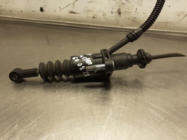 Cylinder sprzęgła główny A1682900512 MERCEDES
