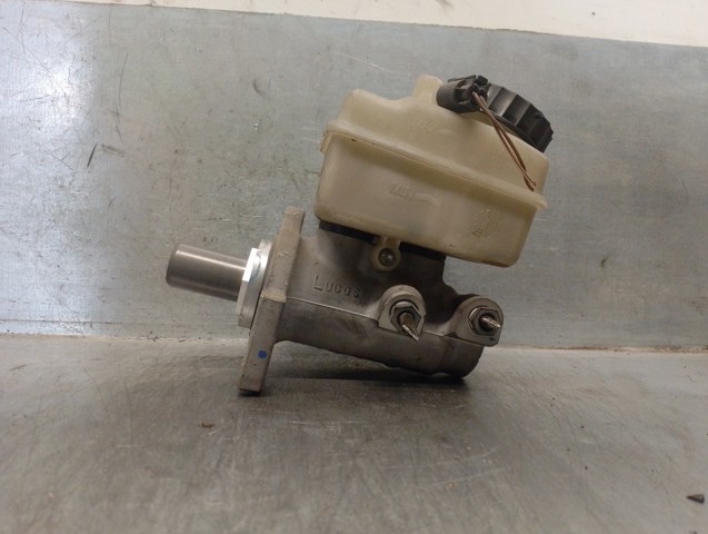 Zbiorniczek głównego cylindra hamulcowego (płynu hamulcowego) A1684300302 MERCEDES