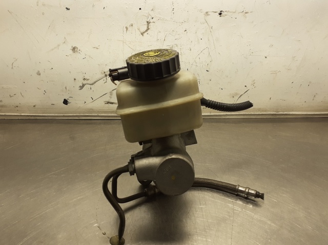 Zbiorniczek głównego cylindra hamulcowego (płynu hamulcowego) A1684300302 MERCEDES