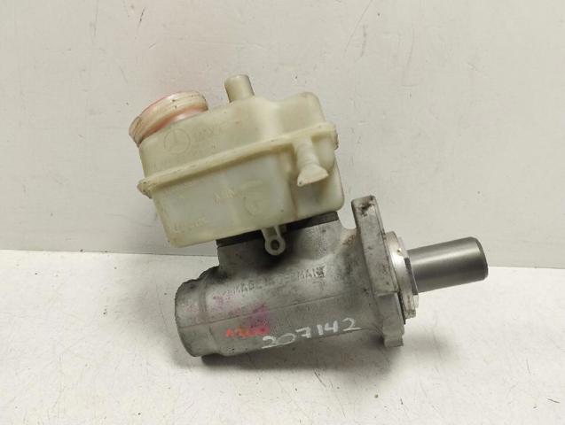 Zbiorniczek głównego cylindra hamulcowego (płynu hamulcowego) A1684300302 MERCEDES