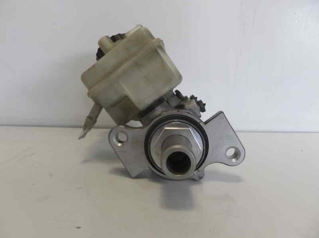 Zbiorniczek głównego cylindra hamulcowego (płynu hamulcowego) A1684300302 MERCEDES