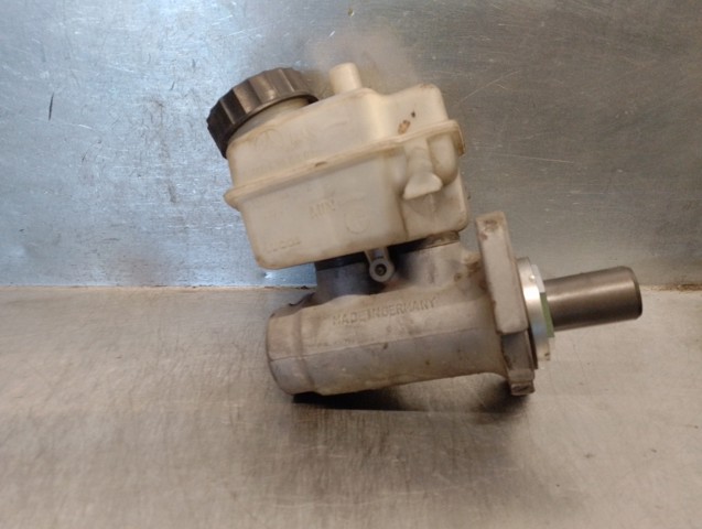 Zbiorniczek głównego cylindra hamulcowego (płynu hamulcowego) A1684300302 MERCEDES