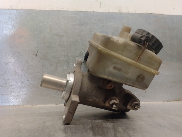 Zbiorniczek głównego cylindra hamulcowego (płynu hamulcowego) A1684300302 MERCEDES