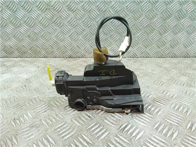 Zamek drzwi przednich lewych A1687201935 MERCEDES