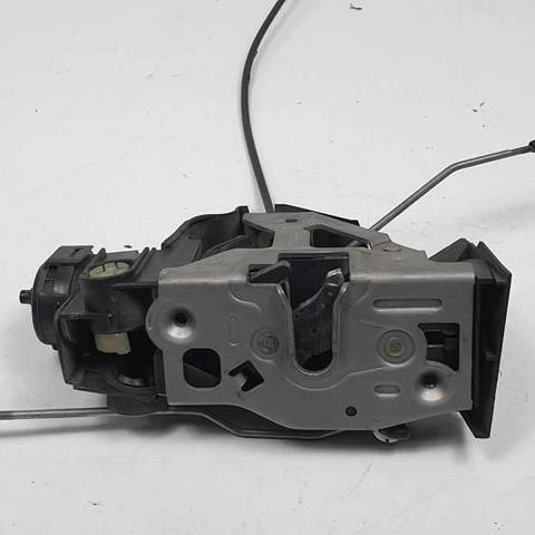 Zamek drzwi przednich prawych A1687202235 MERCEDES