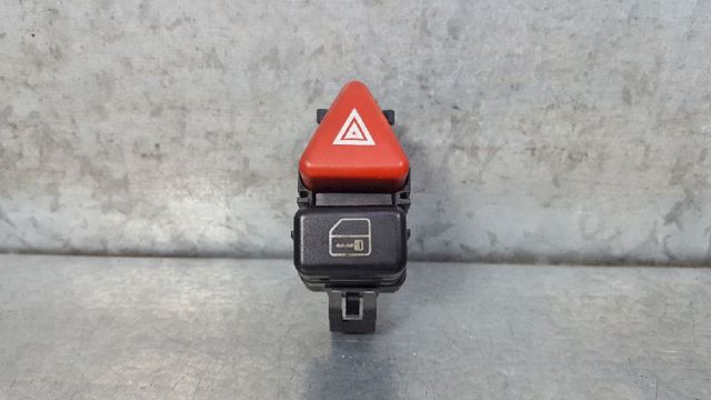 Przycisk włączania światła awaryjnego A1688201210 MERCEDES