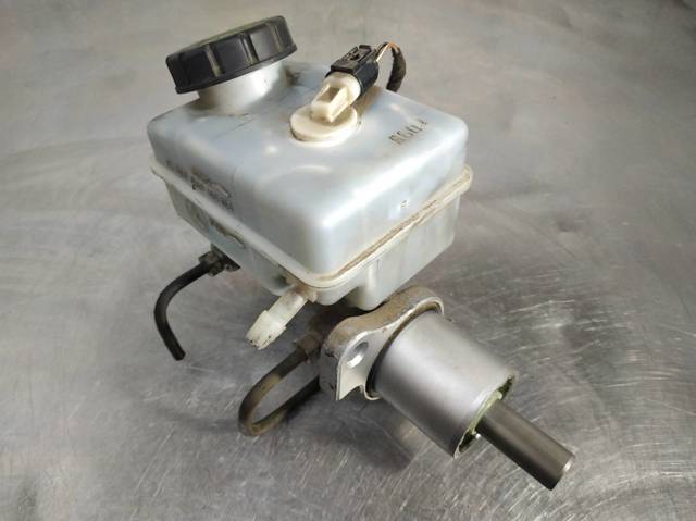 Zbiorniczek głównego cylindra hamulcowego (płynu hamulcowego) A1694300202 MERCEDES