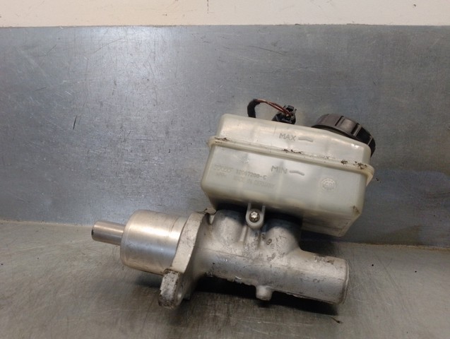 Zbiorniczek głównego cylindra hamulcowego (płynu hamulcowego) A1694300202 MERCEDES