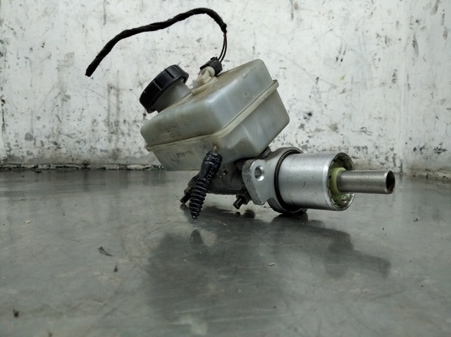 Zbiorniczek głównego cylindra hamulcowego (płynu hamulcowego) A1694300202 MERCEDES