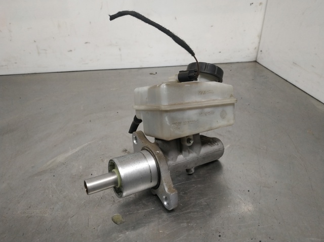 Zbiorniczek głównego cylindra hamulcowego (płynu hamulcowego) A1694300202 MERCEDES