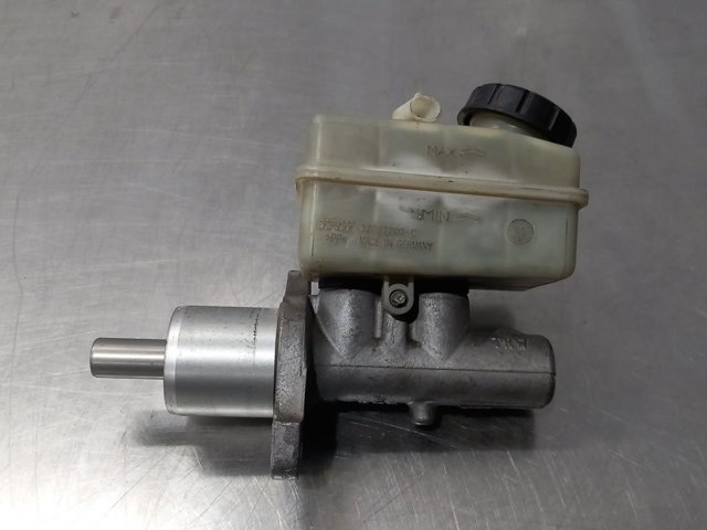 Zbiorniczek głównego cylindra hamulcowego (płynu hamulcowego) A1694300202 MERCEDES