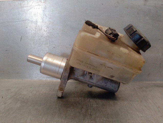 Zbiorniczek głównego cylindra hamulcowego (płynu hamulcowego) A1694300202 MERCEDES