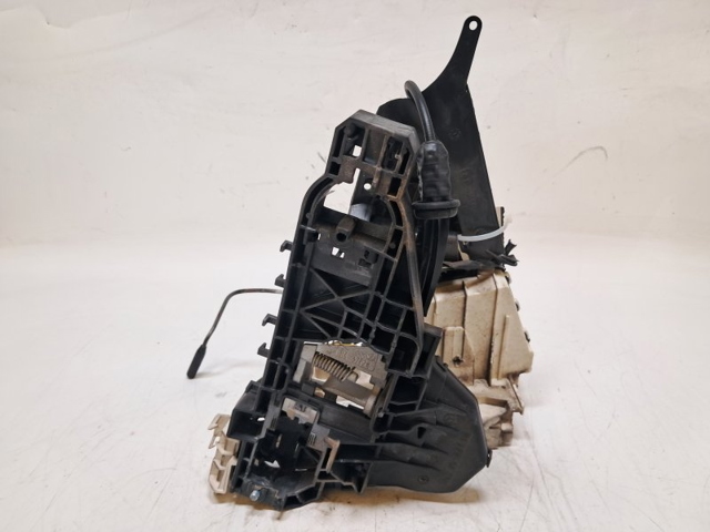 Zamek drzwi przednich prawych A1697204235 MERCEDES