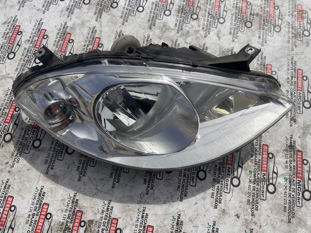 Reflektor prawy A1698200261 MERCEDES