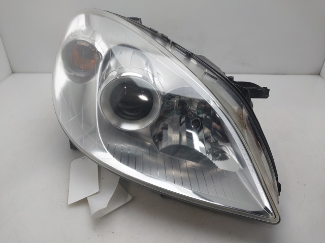 Reflektor prawy A1698201861 MERCEDES