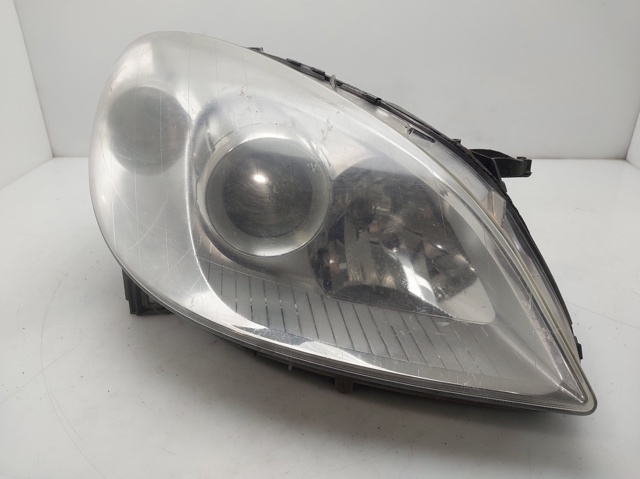 Reflektor prawy A1698201861 MERCEDES
