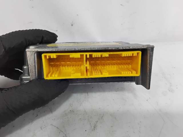 Lampa zespolona tylna lewa zewnętrzna A16982021 MERCEDES