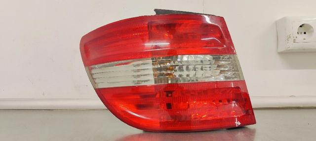 Lampa zespolona tylna lewa zewnętrzna A1698202564 MERCEDES