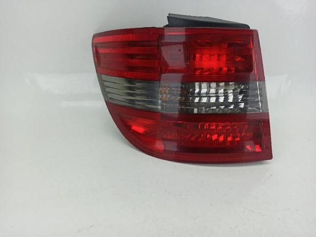 Lampa zespolona tylna lewa zewnętrzna A1698202564 MERCEDES