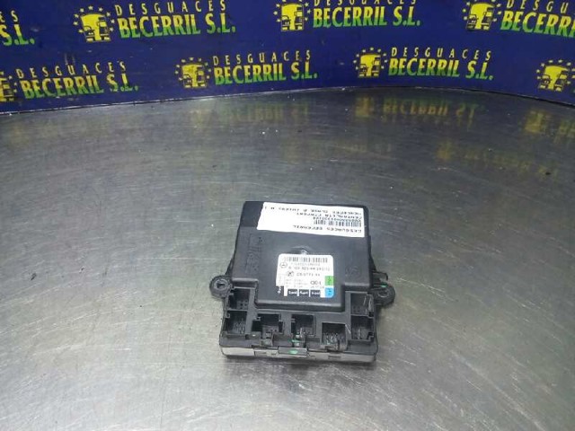 Mechanizm podnoszenia szyby drzwi przednich prawych A1698204426 MERCEDES