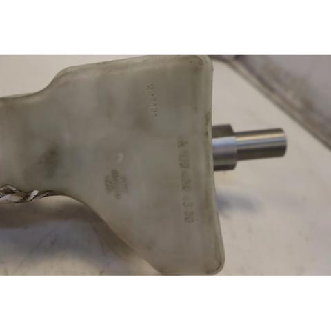 Zbiorniczek głównego cylindra hamulcowego (płynu hamulcowego) A1774304300 MERCEDES