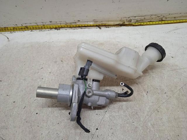 Zbiorniczek głównego cylindra hamulcowego (płynu hamulcowego) A1774304300 MERCEDES
