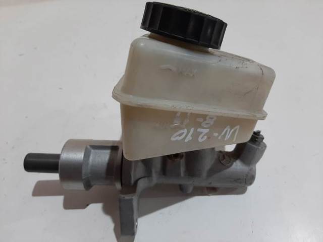 Zbiorniczek głównego cylindra hamulcowego (płynu hamulcowego) A2024300202 MERCEDES