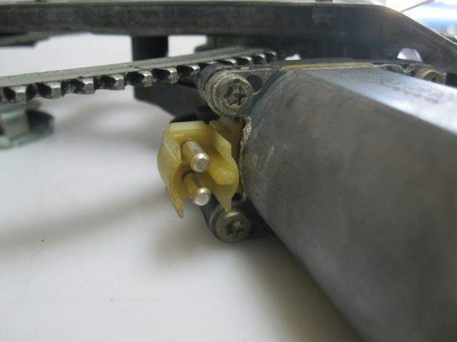Mechanizm podnoszenia szyby drzwi przednich lewych A2027200546 MERCEDES