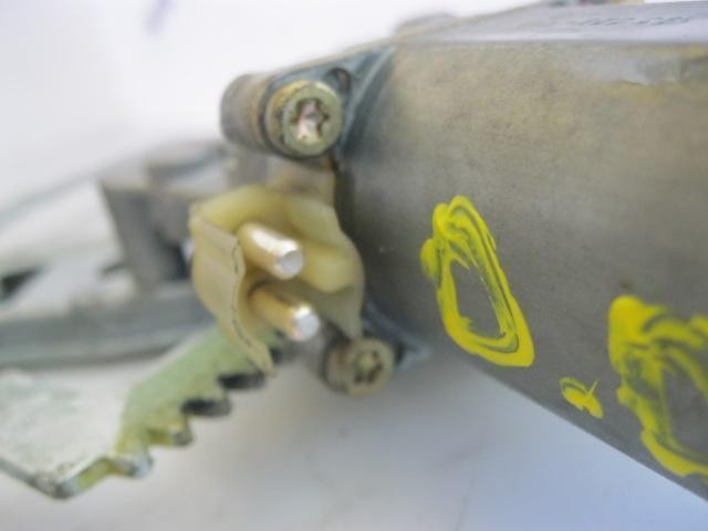 Mechanizm podnoszenia szyby drzwi przednich prawych A2027200646 MERCEDES