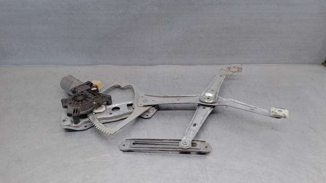 Mechanizm podnoszenia szyby drzwi przednich prawych A2027201246 MERCEDES