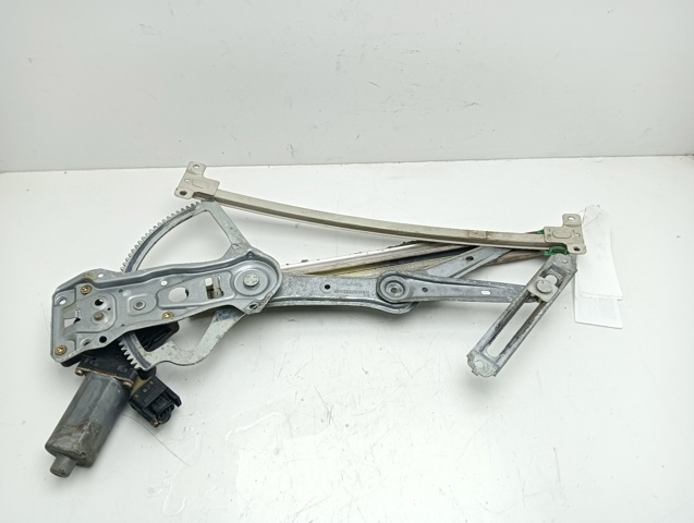 Mechanizm podnoszenia szyby drzwi przednich prawych A2027201246 MERCEDES