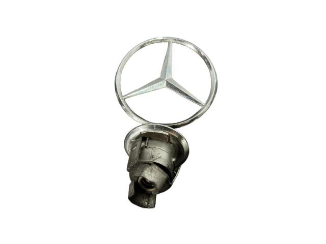Emblemat na maskę A2028800186 MERCEDES