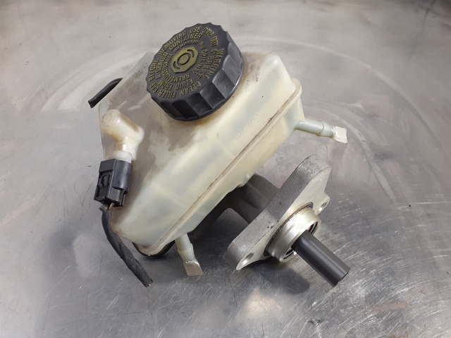 Zbiorniczek głównego cylindra hamulcowego (płynu hamulcowego) A2034300002 MERCEDES