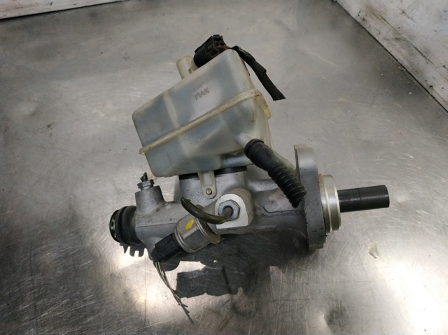 Zbiorniczek głównego cylindra hamulcowego (płynu hamulcowego) A2034300002 MERCEDES