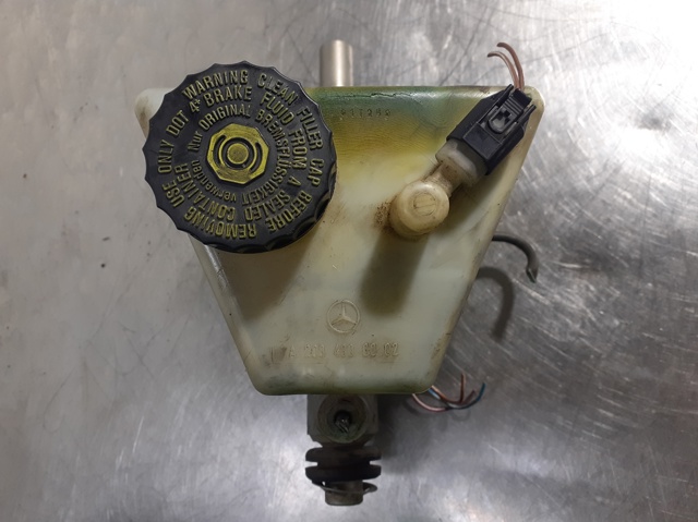 Zbiorniczek głównego cylindra hamulcowego (płynu hamulcowego) A2034300002 MERCEDES