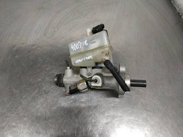 Zbiorniczek głównego cylindra hamulcowego (płynu hamulcowego) A2034300002 MERCEDES