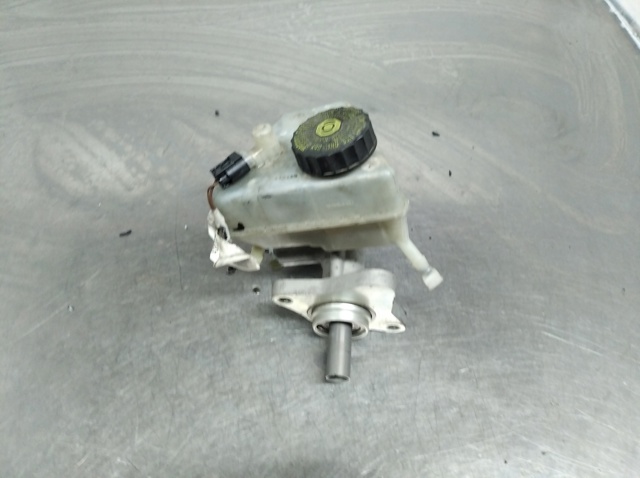 Zbiorniczek głównego cylindra hamulcowego (płynu hamulcowego) A2034300002 MERCEDES