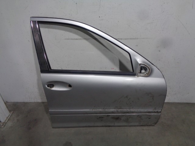 Drzwi przednie prawe A2037200205 MERCEDES