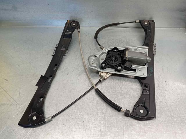 Mechanizm podnoszenia szyby drzwi przednich prawych A2037201646 MERCEDES