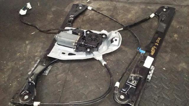 Mechanizm podnoszenia szyby drzwi przednich prawych A2037201646 MERCEDES