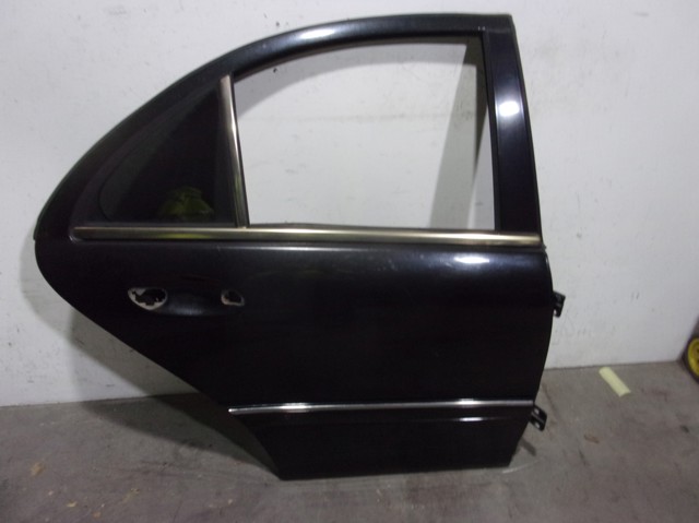 Drzwi tylne prawe A2037300205 MERCEDES
