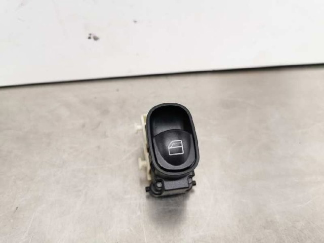 Lampa zespolona tylna prawa A20382002 MERCEDES