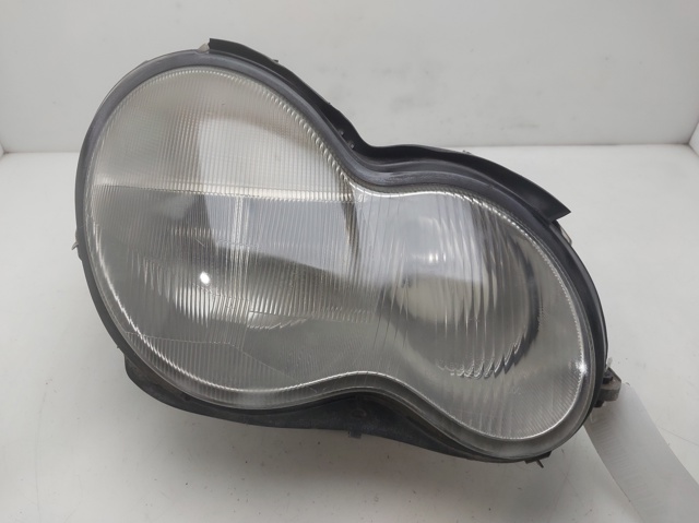 Reflektor prawy A2038200261 MERCEDES