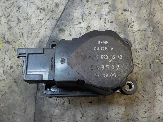 Silniczek klapy nagrzewnicy A2038201642 MERCEDES