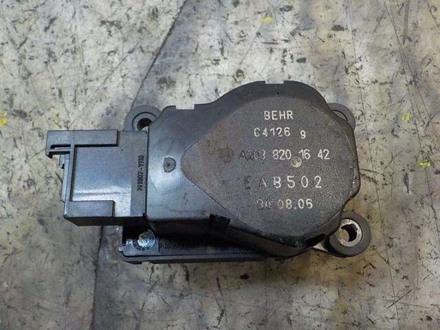 Silniczek klapy nagrzewnicy A2038201642 MERCEDES