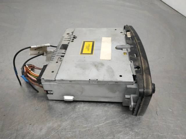 Radioodtwarzacz (radio AM/FM) A2038201786 MERCEDES