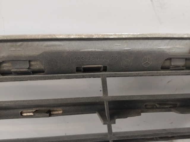 Atrapa grill Mercedes C