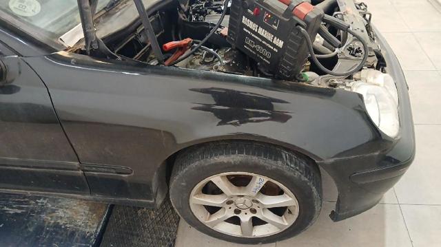 Błotnik przedni prawy A2038800218 MERCEDES