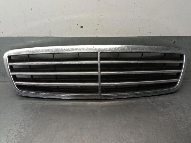Atrapa grill Mercedes C