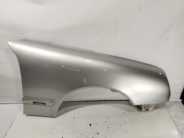 Błotnik przedni lewy do Mercedes C CL203